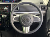 インテリアに合わせたデザインのステアリングは、運転される方のことも考え、運転しやすい形状、大きさです。是非一度、実際に触ってお確かめください。