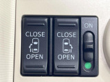 【両側パワースライドドア】スマートキーや運転席のスイッチで後席両側スライドドアの開閉が可能♪電動だから力を入れてドアを開ける必要が無く、小さなお子様でも簡単に開け閉めでき快適です♪