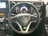 インテリアに合わせたデザインのステアリングは、運転される方のことも考え、運転しやすい形状、大きさです。是非一度、実際に触ってお確かめください。