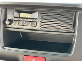 シンプルなAM・FMラジオになります。走行中の情報が耳から入りますので重宝します。