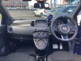 イタリア車ならではの美しさ、走りへのこだわりを感じるインテリアデザイン!