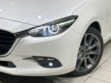 【LEDヘッドライト】悪天候や夜間走行時も良好な視界を確保し安心して運転できる高輝度LEDヘッドライトを装備!点灯速度が早く、消費電力も抑えられています。