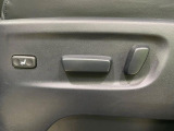 【パワーシート】スイッチ一つで簡単にシートの微調整が可能!電動だから力もいりません!快適なシートポジションにセットして、快適なドライブをお楽しみください。