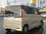 バンパー設置ソナーで壁や車両など障害物を検知。アクセルが強く踏み込まれた場合に加速を抑制。衝突する危険があると警告音による注意喚起とシステムが自動的にブレーキをかけることで衝突防止をアシストします。