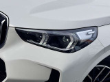 LEDヘッドライト。先進のLEDテクノロジーを採用。照射される白色光の周波特性は太陽に近く、バイキセノンヘッドライトを上回るコントラストでさらに明るく輝きます。悪天候の日でも優れた視認性を発揮します。