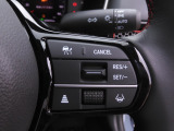 ◆アダプティブクルーズコントロール◆予め設定した車速内でクルマが自動的に加減速。前走車との適切な車間距離を維持しながら追従走行します。【LKAS】車線維持支援システムでステアリング操作を支援。