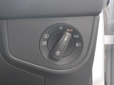 VW伝統のヘッドライトスイッチ 触ってポジションがわかる機能的なデザインです。