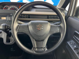 インテリアに合わせたデザインのステアリングは、運転される方のことも考え、運転しやすい形状、大きさです。是非一度、実際に触ってお確かめください。