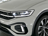 【IQ.LEDヘッドライト】フロントカメラで対向車や先行車を検知し、最適な配光を可能とした最新のヘッドライトシステムです。