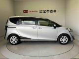 車両右側面からの写真になり。車をご覧になりたい時はお気軽に最寄りの店舗へご相談下さい。