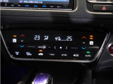 【オートエアコン】温度を設定すれば自動で快適な車内温度を保ちます。エアコン内部の高性能脱臭フィルターで車内のアレルゲンや花粉を除去。