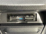 【ETC】有料道路を利用する際に料金所で停止することなく通過できる、ETC車載器(ノンストップ自動料金収受システム機器)が装備されています。セットアップを行うことで利用可能になります。