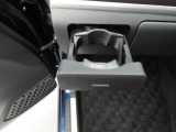 カップホルダーは運転席や助手席からちょうど手の届く位置です!!