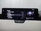 フォワードセンシングカメラで認識した交通標識をアクティブドライビングディスプレイに表示し、交通標識の見落とし防止を図り、安全運転を支援します。