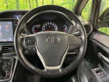 【純正革巻きステアリング】上質な革を使用することで、手にしっかり馴染みとても運転しやすいハンドルです♪