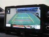 車両後方の映像を映すバックモニター。進路を確認しながら安全に車庫入れできます。