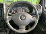 インテリアに合わせたデザインのステアリングは、運転される方のことも考え、運転しやすい形状、大きさです。是非一度、実際に触ってお確かめください。