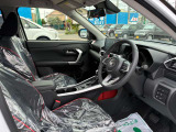 運転席は足元広々です。リラックスして運転できますね。