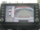 パノラミックビューモニター&バックモニター♪車両の前後左右に搭載した4つのカメラの映像を合成し、車を真上から見ているような映像を表示♪