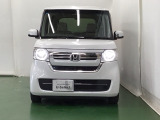 LEDヘッドライトを装備しています。LEDヘッドライトはとても明るく、雨の日や夜間走行も安全・安心です。オートライトコントロール付きで周囲の明るさに応じて自動で点灯・消灯します