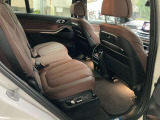 【エアバック】BMWのエアバックやその他の安全装備は、互いに補完しあう事で徹底した安全性を貫きます。万一の事故の際にそれぞれ最適な保護を提供してくれます!