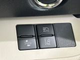 【トヨタセーフティセンス】走行中に前方の車両等を認識し、衝突しそうな時は警報とブレーキで衝突回避と被害軽減をアシスト。より安全にドライブをお楽しみいただけます。