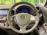 インテリアに合わせたデザインのステアリングは、運転される方のことも考え、運転しやすい形状、大きさです。是非一度、実際に触ってお確かめください。
