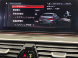 衝突被害軽減ブレーキと車線逸脱警告がついています。