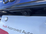 ●リアビューカメラ『入車経路を算出し、ガイドラインと補助線をディスプレイに表示します。同時にバンパーに内蔵のセンサーが障害物を感知し音で注意を促します。後方の死角も安心していただけます。』