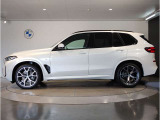 【拘りのFR】BMWが多く採用するFR車。ダイレクトでスポーティな加速感・シャープなハンドリングを実現。縦置きエンジンレイアウトにより、フラットで上質な乗り味です。