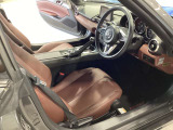 マツダ車のシートは人間工学に基づき設計されています。ハンドルを握る体勢が自然なポジションになるようにシートの作り込みをおこなっていますので、ロングドライブでも疲れにくいです!!