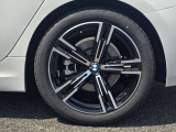 左後リヤ 255/40R18