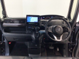 【前方視界】開放的な前方視界!運転がしやすく疲れにくいです♪窓が大きく、見通しがとっても良いおクルマですよ♪