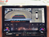 【パノラミックビューモニター】クルマを真上から見下ろした視点で駐車をサポートします!クルマの斜め後ろや真横など、いち早く障害物に気が付くことができます。