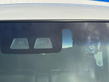 【スマートアシスト】走行中に前方の車両等を認識し、衝突しそうな時は警報とブレーキで衝突回避と被害軽減をアシスト。より安全にドライブをお楽しみいただけます。