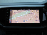ディスカバーメディア搭載。「VW Connect」というeSIMが内蔵された画期的なシステムです。地図データなど自動で情報を更新することができるのが大きな魅力。なお、CD/DVD・TVは廃止されてます