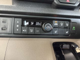 夏でも冬でもお好みの温度に設定しておけば、AUTO ボタンひとつで快適な車内空間へ!風の強さや温度、内外気の切り替えも自動で調整してくれます♪