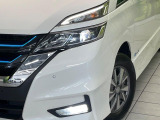 【LEDヘッドライト】悪天候や夜間走行時も良好な視界を確保し安心して運転できる高輝度LEDヘッドライトを装備!点灯速度が早く、消費電力も抑えられています。