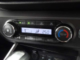 車内の温度管理に便利なオートエアコン☆