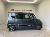 車両右側面からの写真になります。車をご覧になりたい時はお気軽に最寄りの店舗へご相談下さい。