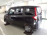■札幌ホンダ南郷店の明るいショールーム内でゆっくりお車をご覧いただけます!事前にご連絡頂けますとスムーズにご案内できます