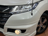 【LEDヘッドライト】悪天候や夜間走行時も良好な視界を確保し安心して運転できる高輝度LEDヘッドライトを装備!点灯速度が早く、消費電力も抑えられています。