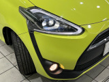【LEDヘッドライト】悪天候や夜間走行時も良好な視界を確保し安心して運転できる高輝度LEDヘッドライトを装備!点灯速度が早く、消費電力も抑えられています。