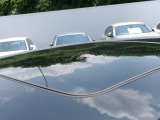 サンルーフ装備で解放感的な車内空間を実現!