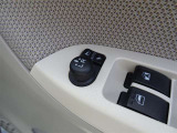 駐車時や狭い道でのすれ違い時に気を使うミラー。電動格納式ドアミラーはそんな時に便利です。