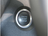 スマートキー装備車なので、キーを取り出さなくてもエンジン始動が可能です。