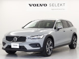2025モデル 登録済未使用車 V60クロスカントリーウルトラB5 ヴェイパーグレーメタリック内装オフブラックレザー Googleナビゲーション ETC 4WD 19インチアルミホイール AppleCarPlay Bluetooth対応 入荷しました♪