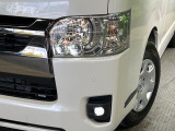 【LEDヘッドライト】悪天候や夜間走行時も良好な視界を確保し安心して運転できる高輝度LEDヘッドライトを装備!点灯速度が早く、消費電力も抑えられています。