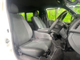 運転席シート廻りは使用感も少なく、良好な状態となっています。丁寧に使われていたことがよくわかりますね。