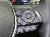 【レーダークルーズコントロール】(全車速追従機能付)付きです。車速に応じて追従支援してくれるので、ロングドライブも快適です。詳細は販売店スタッフまでおたずねください。